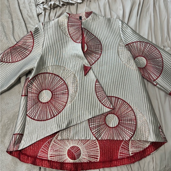 IC COLLECTION Red and White Patterned Blouse - Picture 2 of 10